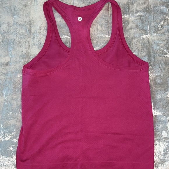 Lululemon short workout tank - Picture 3 of 3